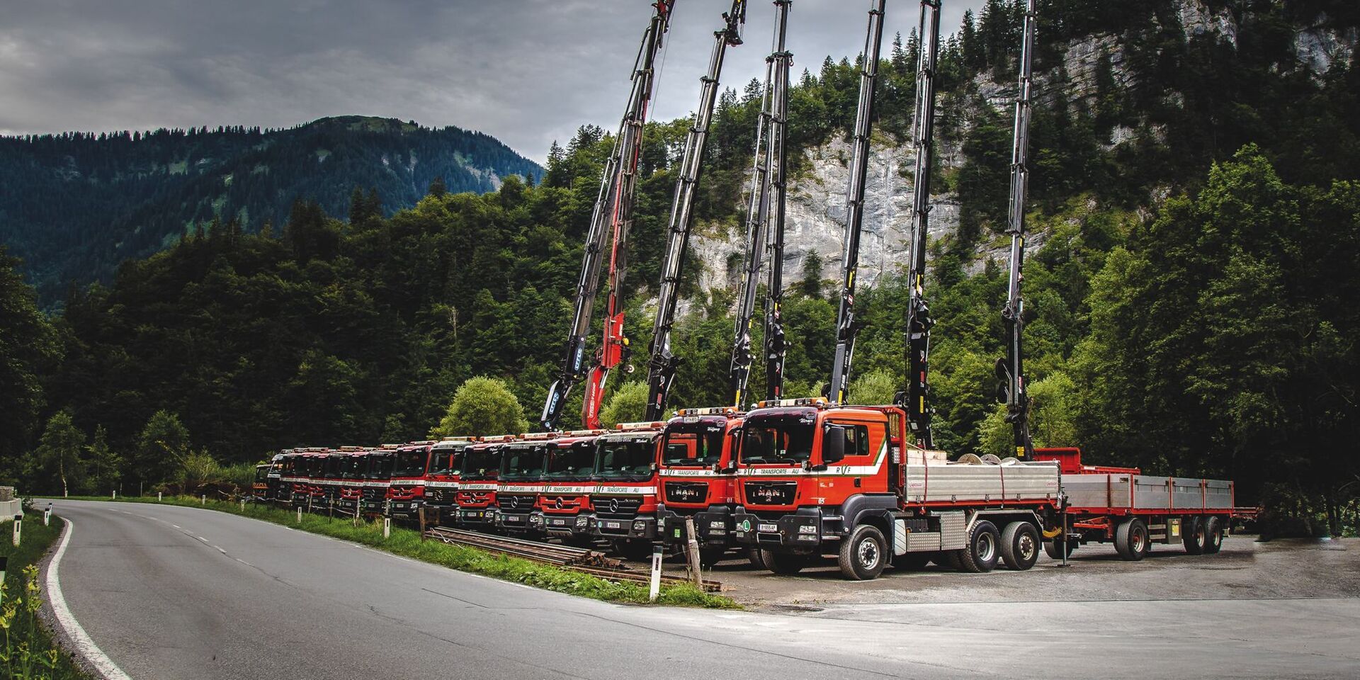 Modernster Fuhrpark, bestehend aus 33 Lastkraftwagen sind wir für jeden Einsatz bereit.